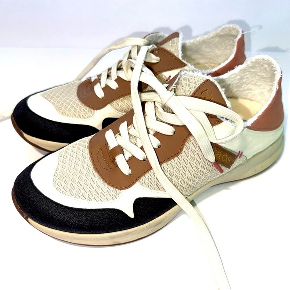 Taos Footwear Shoes - Taos Footwear Direction Sneaker in the "Beige/Rosette Multi" colorway